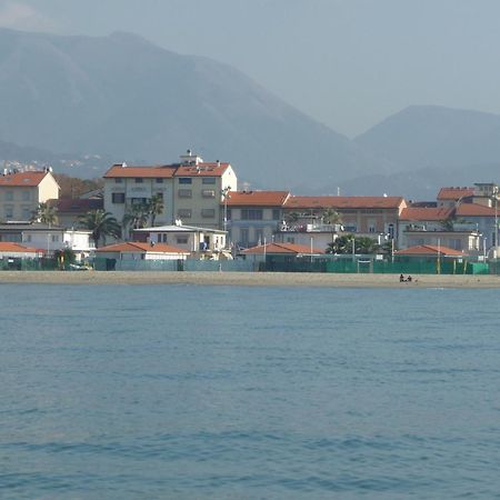 Hotel Pardini فياريجيو المظهر الخارجي الصورة