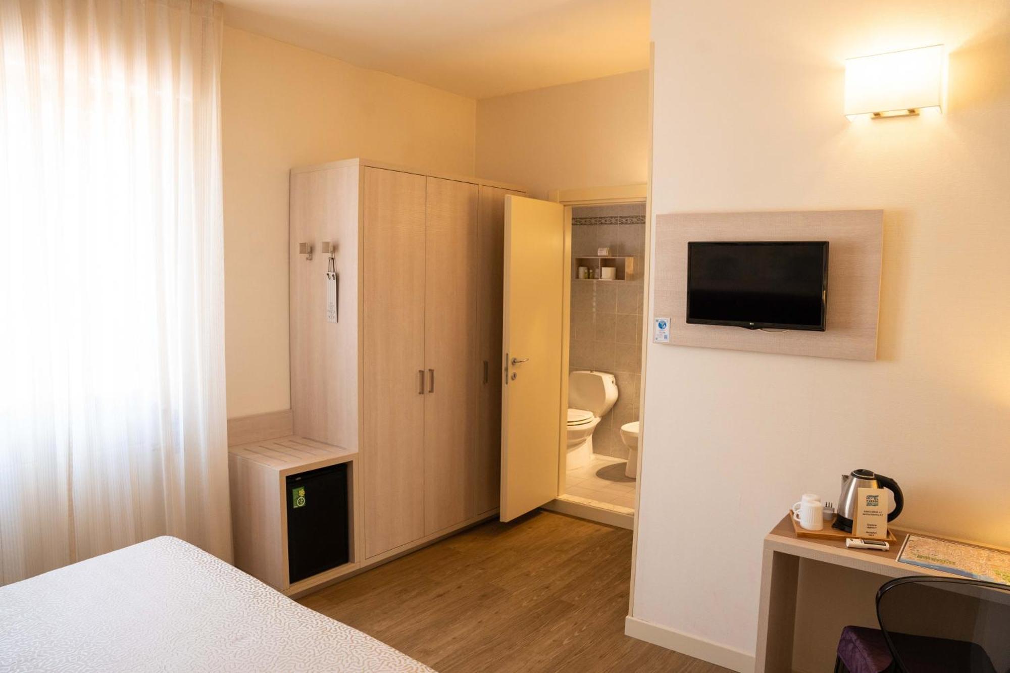 Hotel Pardini فياريجيو المظهر الخارجي الصورة