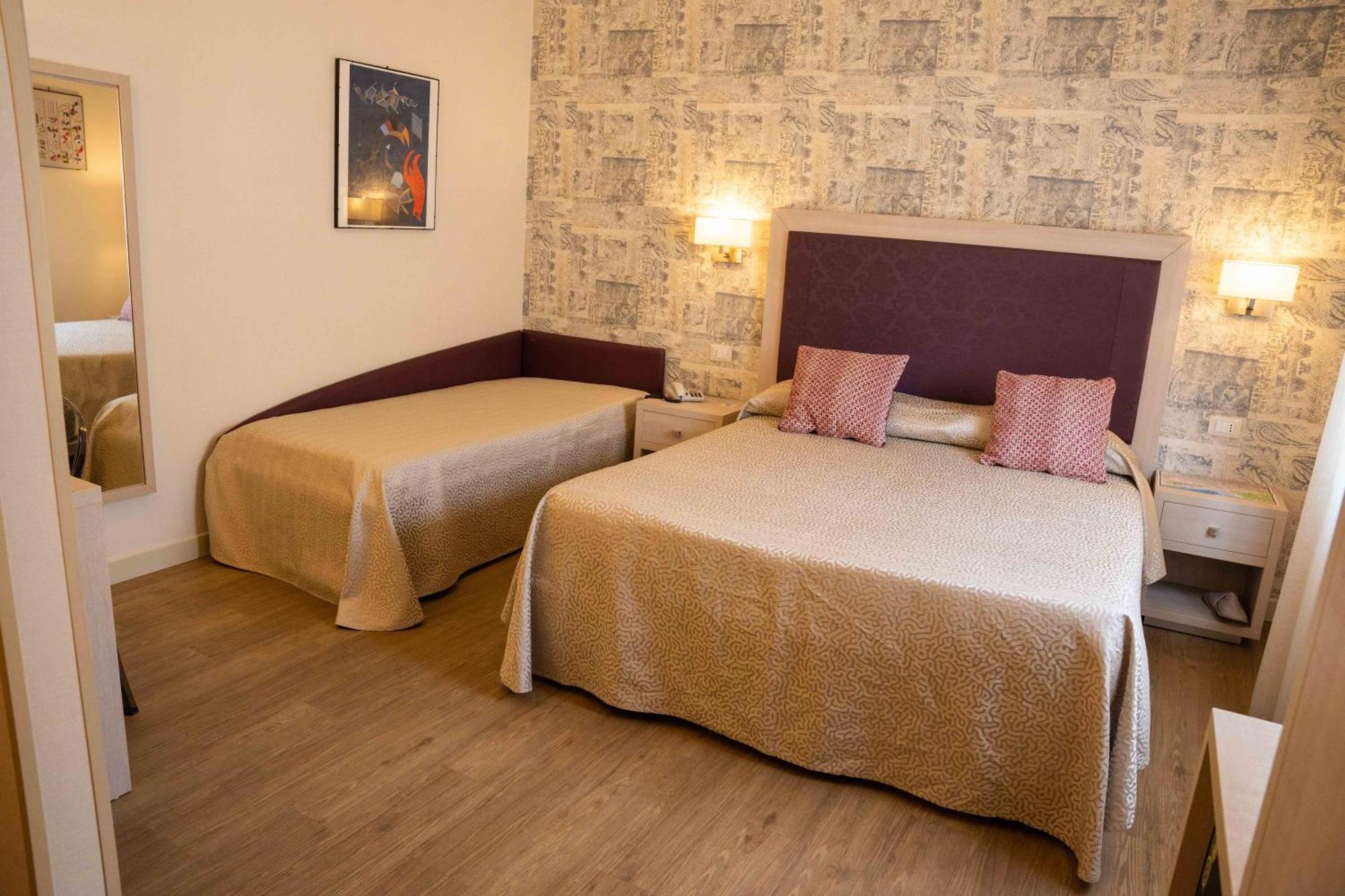Hotel Pardini فياريجيو المظهر الخارجي الصورة