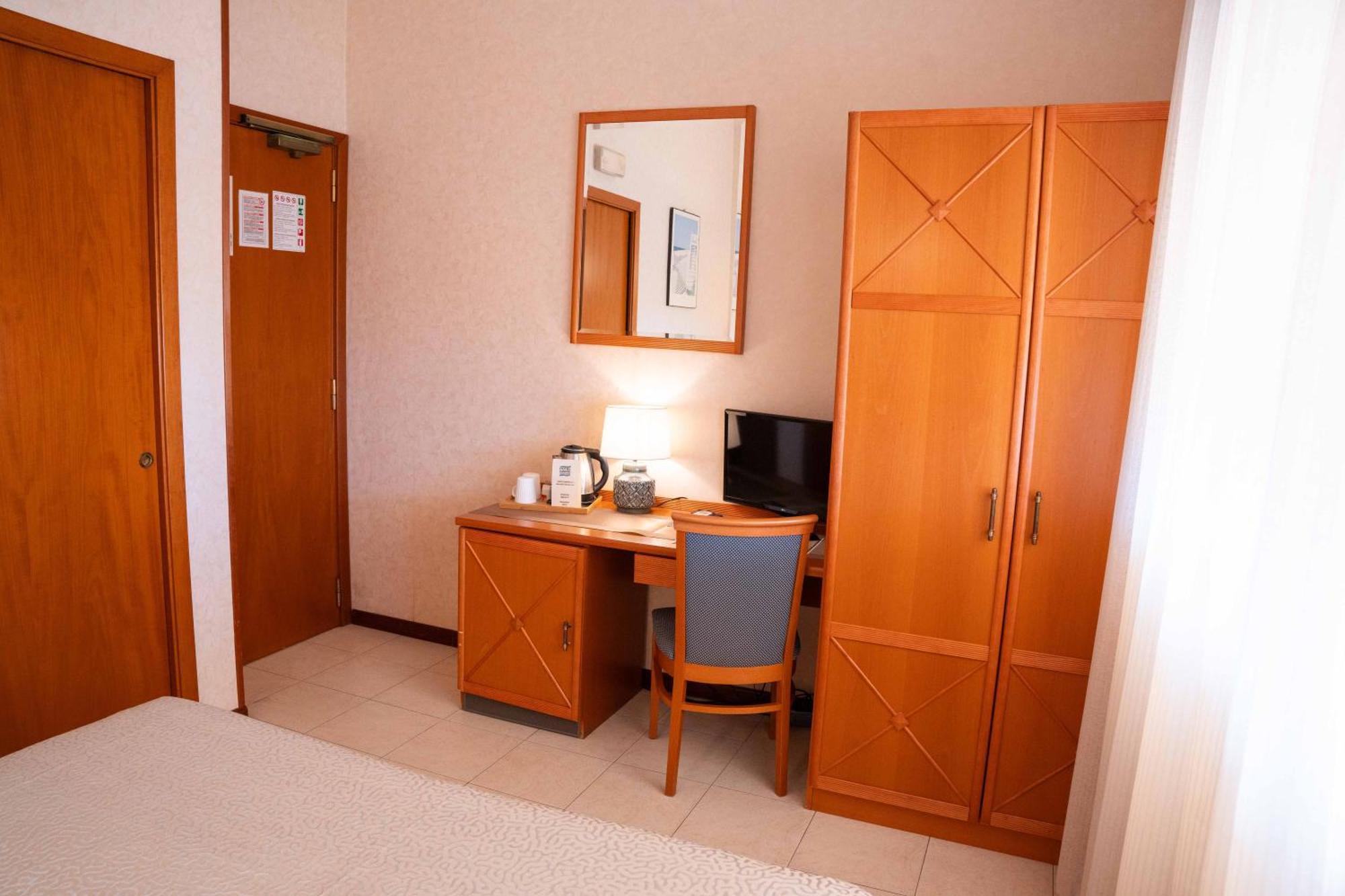 Hotel Pardini فياريجيو المظهر الخارجي الصورة