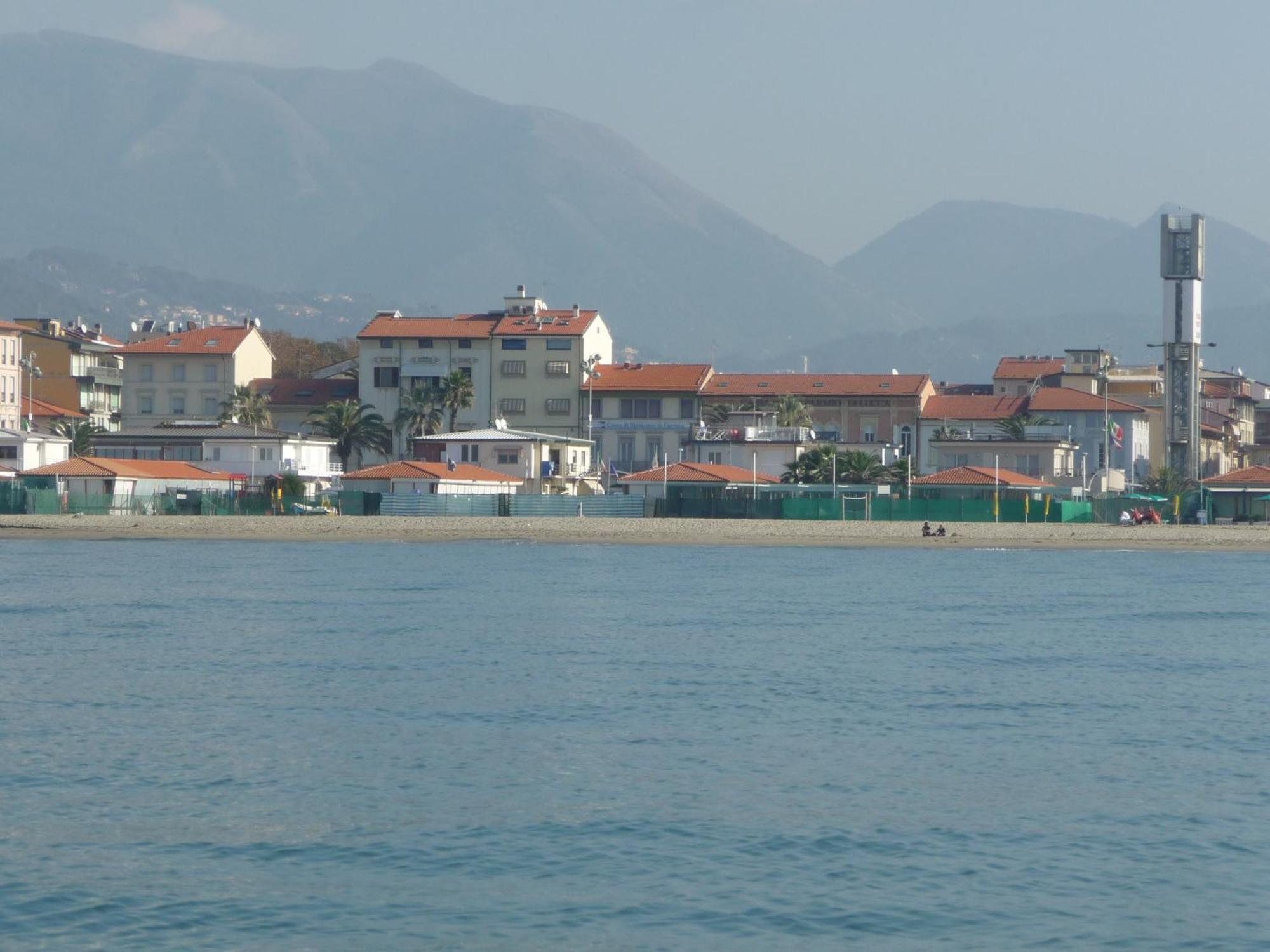 Hotel Pardini فياريجيو المظهر الخارجي الصورة