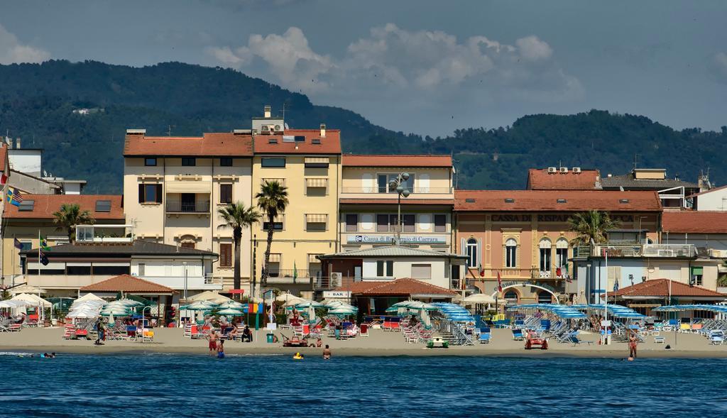 Hotel Pardini فياريجيو المظهر الخارجي الصورة